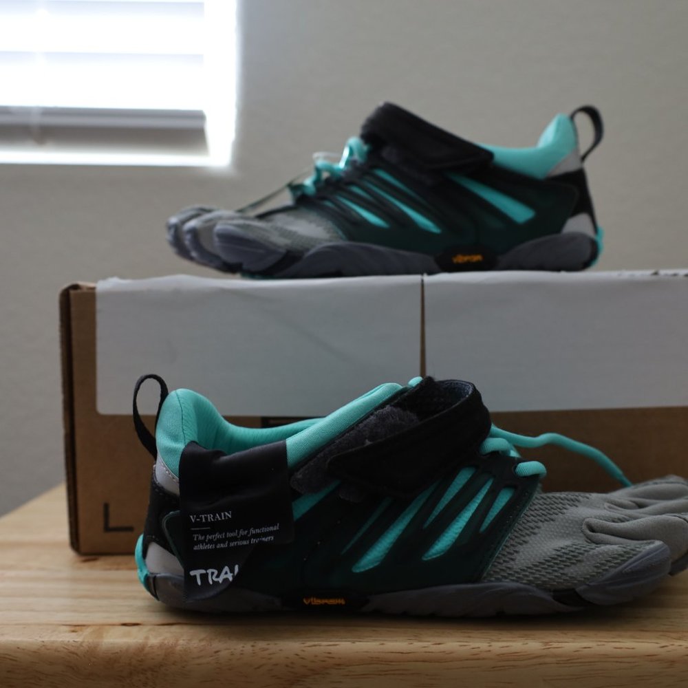 Vibram 18W6601 V-Train FiveFingers Aqua Black Training Shoes Women's USA 7-7.5
